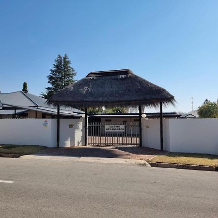 La Belle Guesthouse Parys Bagian luar foto