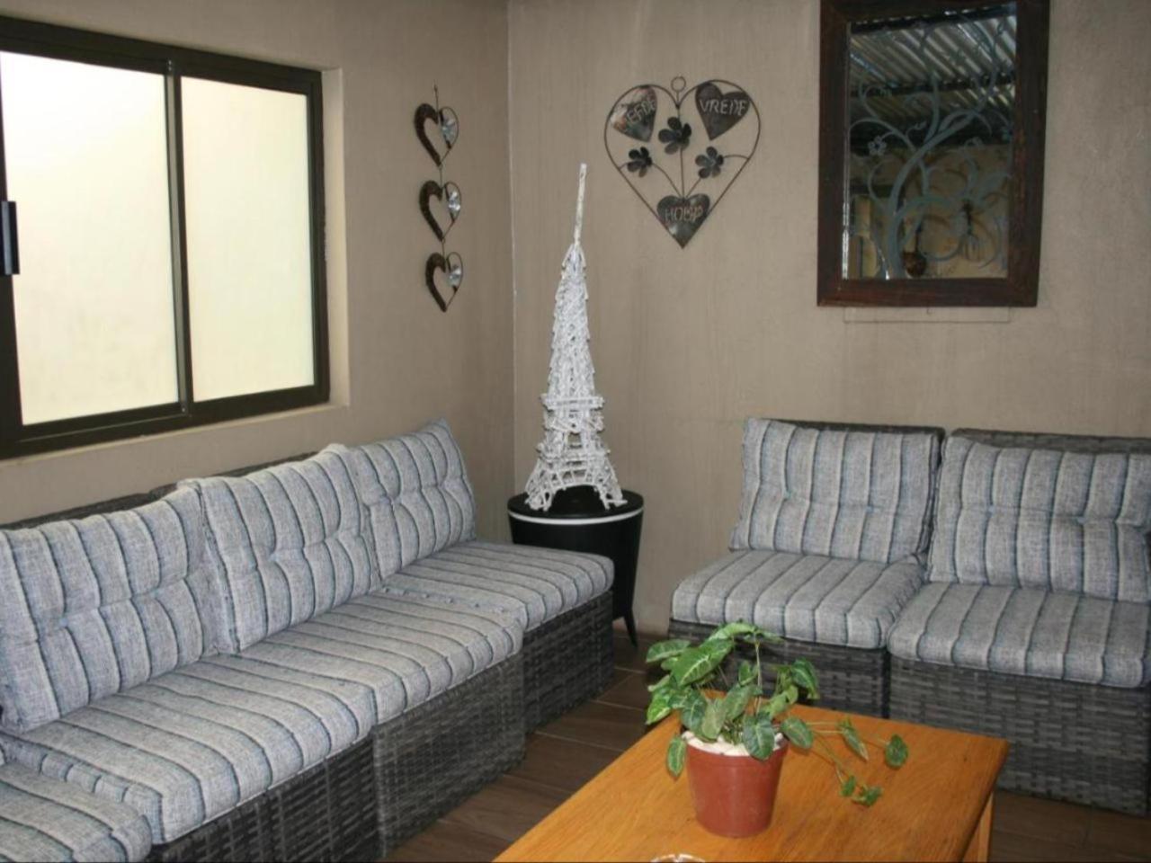 La Belle Guesthouse Parys Bagian luar foto